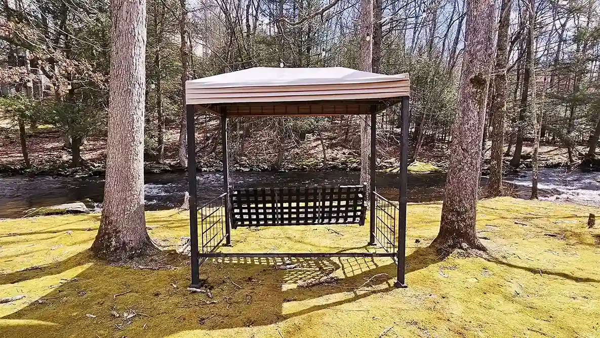 Sitting area by the water